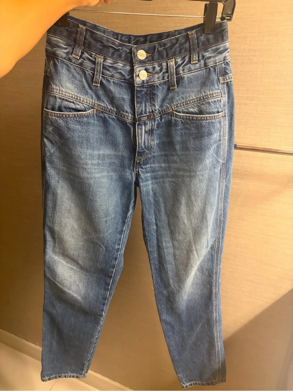Closed contrast denim Mid-Blue Slim Straight Jeans